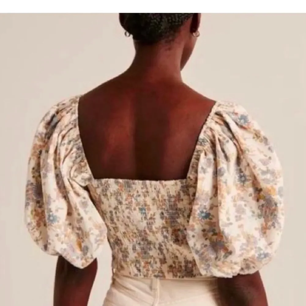 NWT Abercrombie &‎ Fitch floral puff sleeve crop top sz L